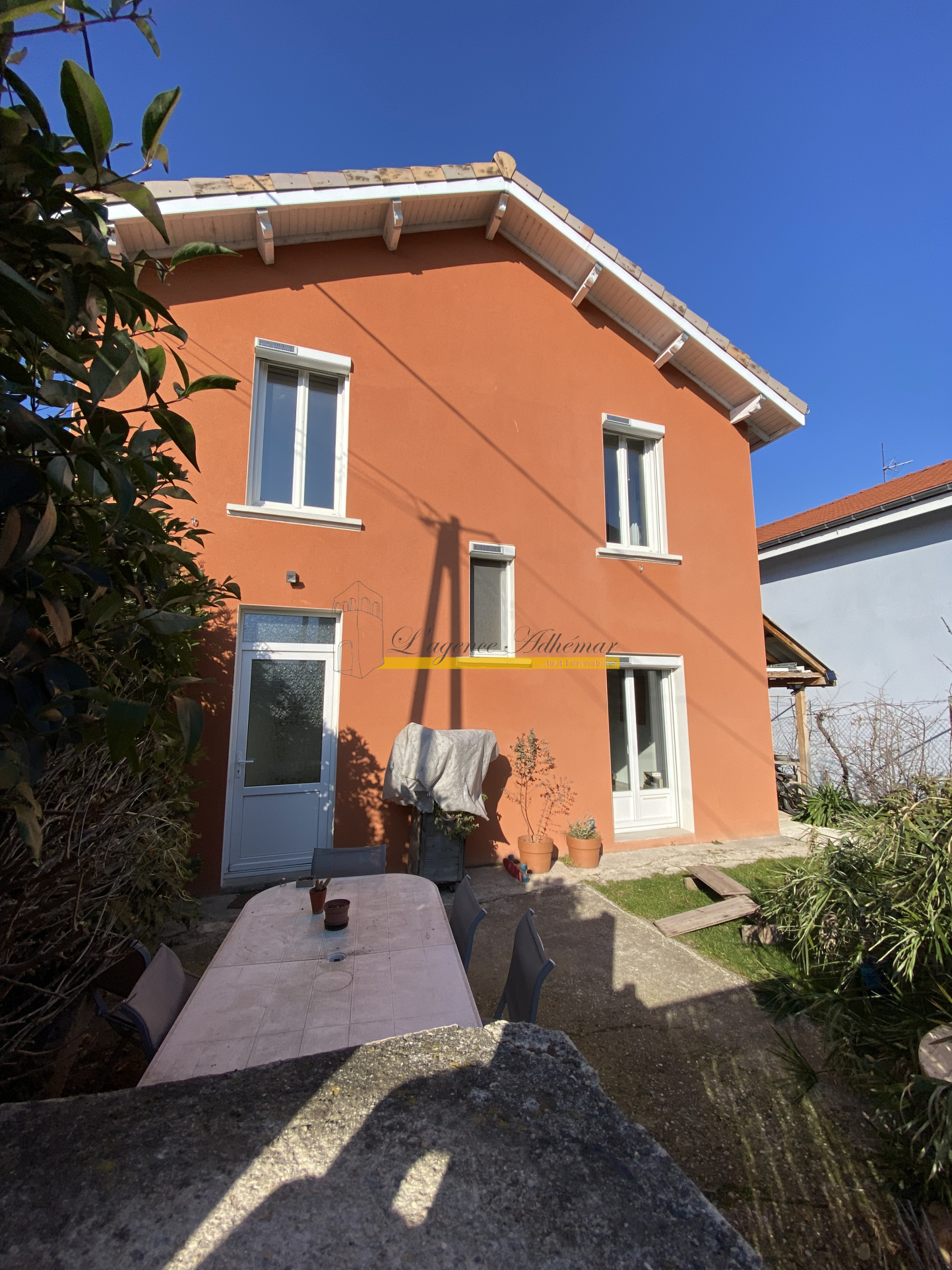 Vente Le Teil Maison des années 30, rénovée avec jardin. L'Agence Adhémar